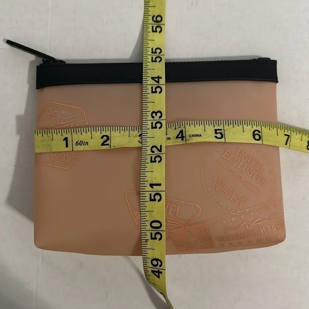 MAC Traveling small bag